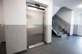 Erstbezug: 3-Zimmer-Erdgeschosswohnung in Dorum - Hausflur mit Aufzug